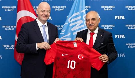 Büyükekşi'den Infantino'ya ziyaret - TRT Spor - Türkiye`nin güncel spor haber kaynağı